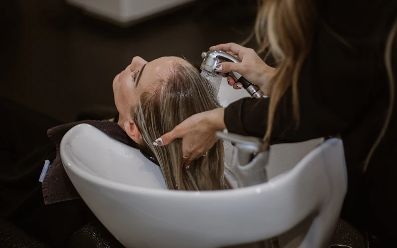 Haarschnitt im Coiffeursalon (Beispielbild)
